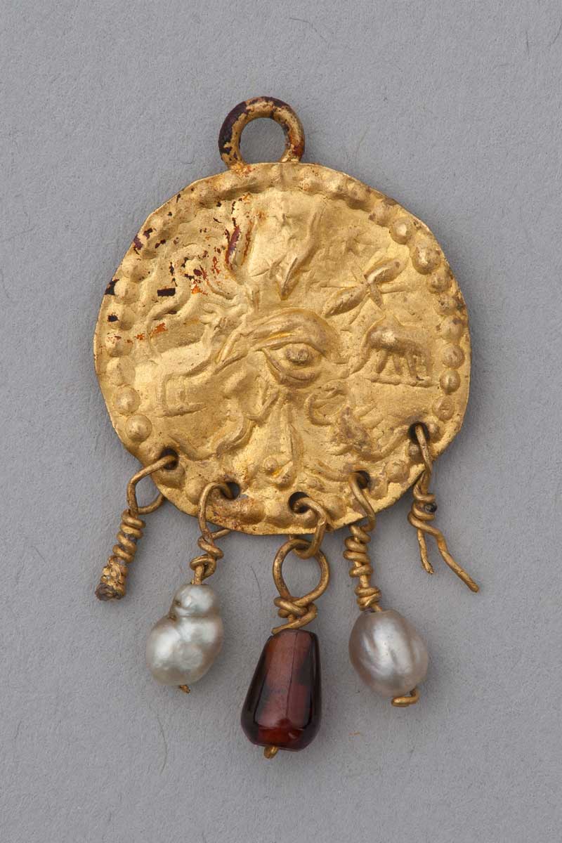 gold-amulet-pendant-jhu-archaeological-museum